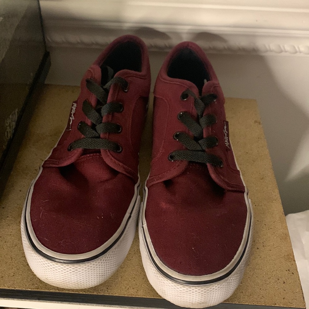 9 and 1/2 Maui and Sons Shoes